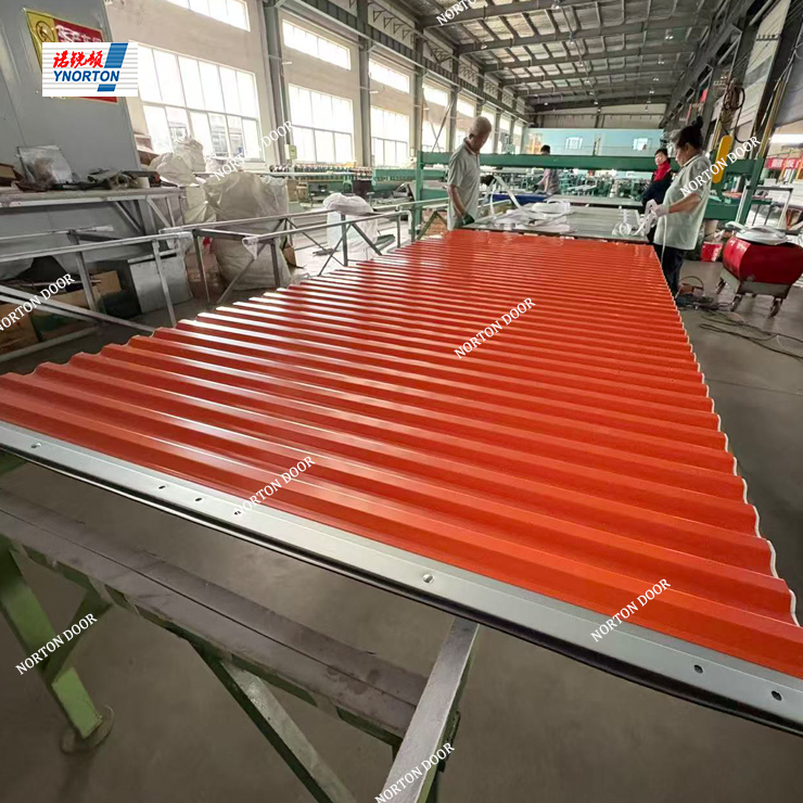 Roll-up door: Silent and smooth without any jamming. Can be used frequently for ten years and remains as new.